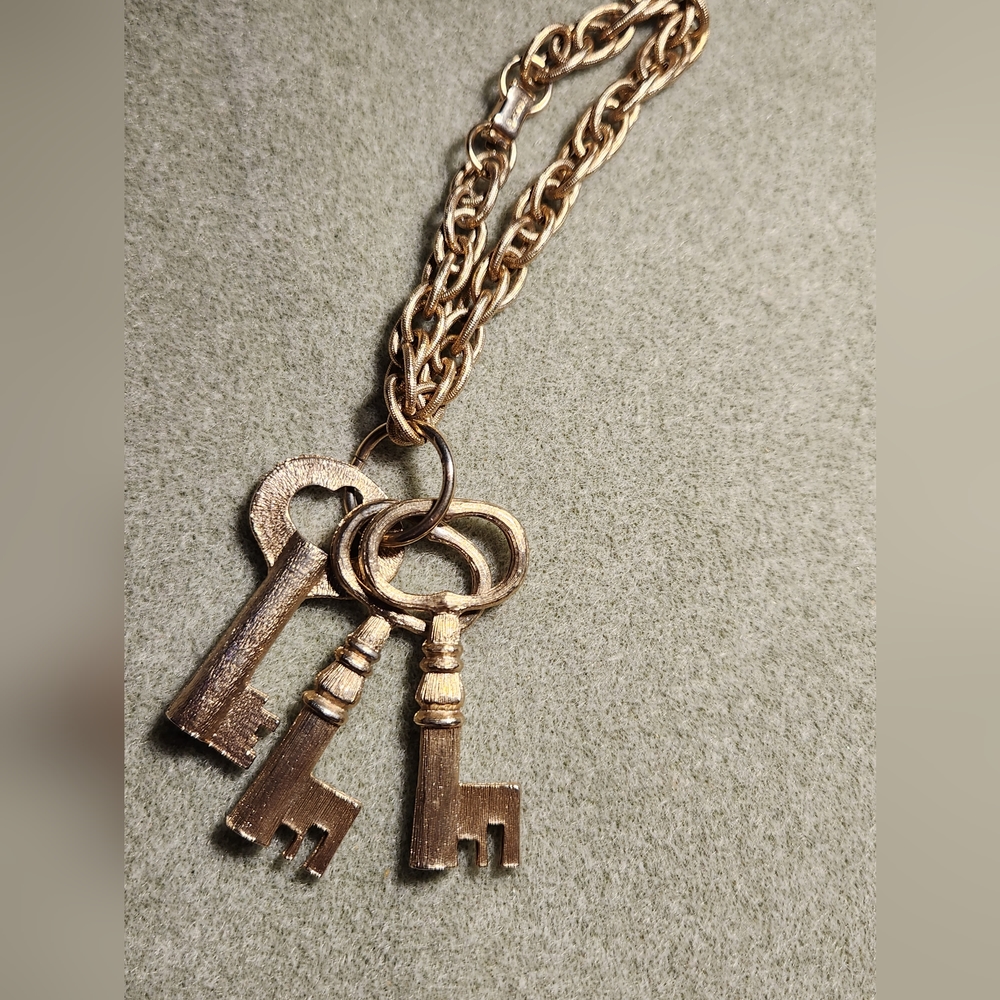 Vintage Lisner bracelet